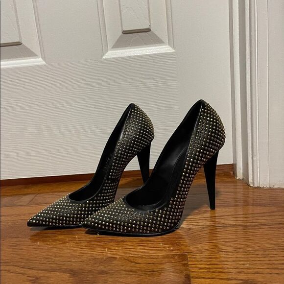 Gold studded pumps   - Picture 2 of 8